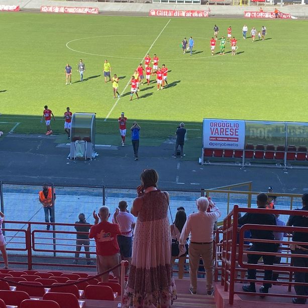 La vittoria del Varese (sconfitto 1-0): l'applauso e i cori commoventi dei suoi tifosi dopo 8 mesi. «Onore ai ragazzi e alla gente»