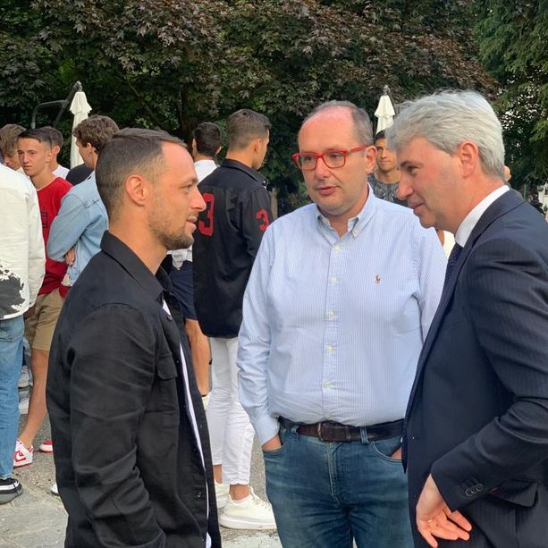 VIDEO E FOTO. Galimberti applaude il Varese al De Filippi: «Una bella pagina di sport per la città. Parliamo con la società per gli adeguamenti allo stadio»