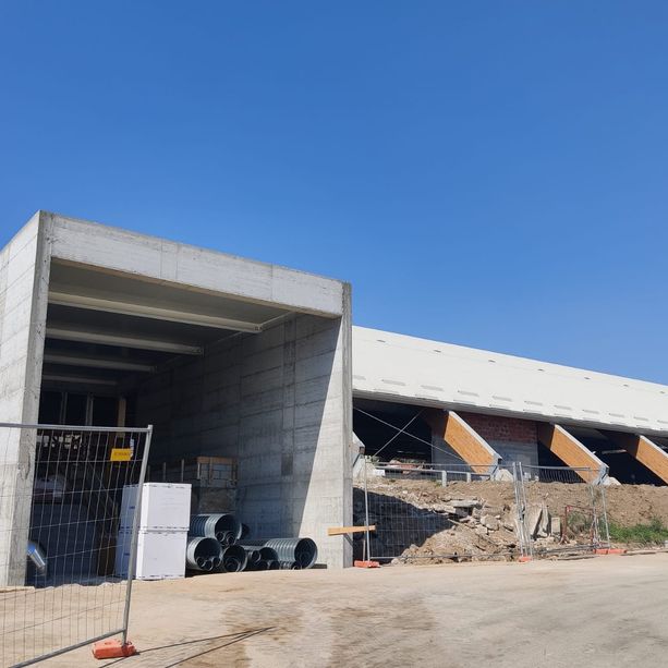 Infortunio sul lavoro nel cantiere del Palaghiaccio a Varese: grave un operaio
