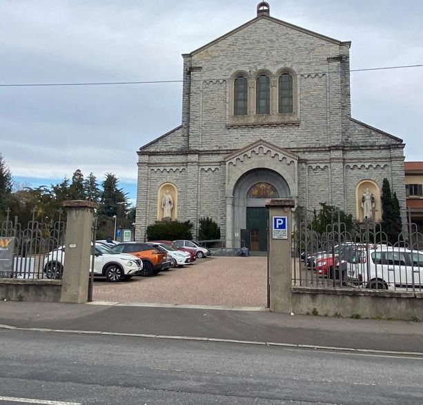 Grave malore durante la messa: 73enne muore nella chiesa dei frati di viale Borri a Varese
