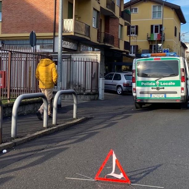 Mattinata nera per i pedoni a Varese: investite due persone in via Veratti e in viale Belforte