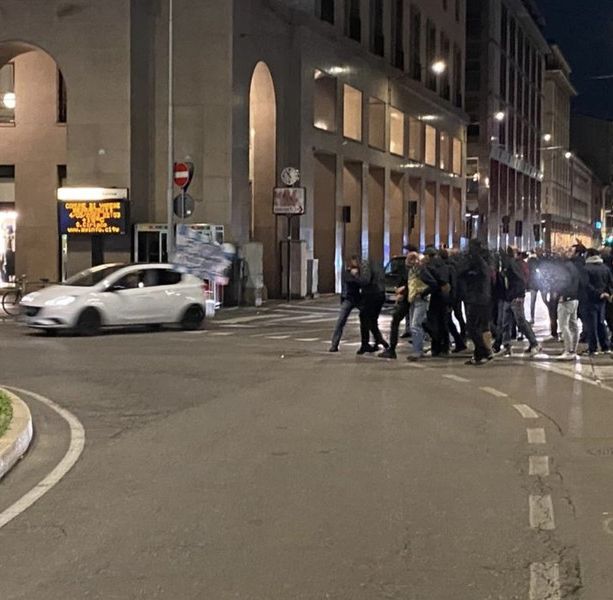 Scontri tra le tifoserie di Varese e Napoli: Daspo per 49 ultras