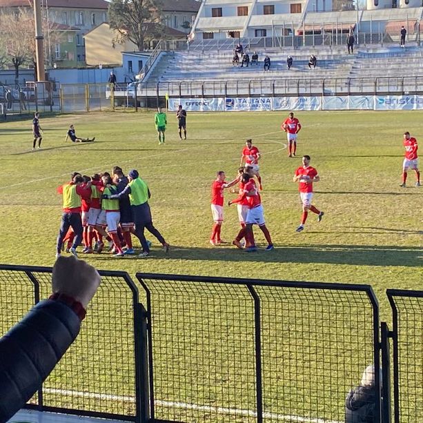 Il Varese espugna Legnano al 92' con un contropiede micidiale di Otelè
