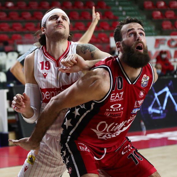 Varese combatte per 15 minuti, poi è solo Milano: il derby è suo (70-96)