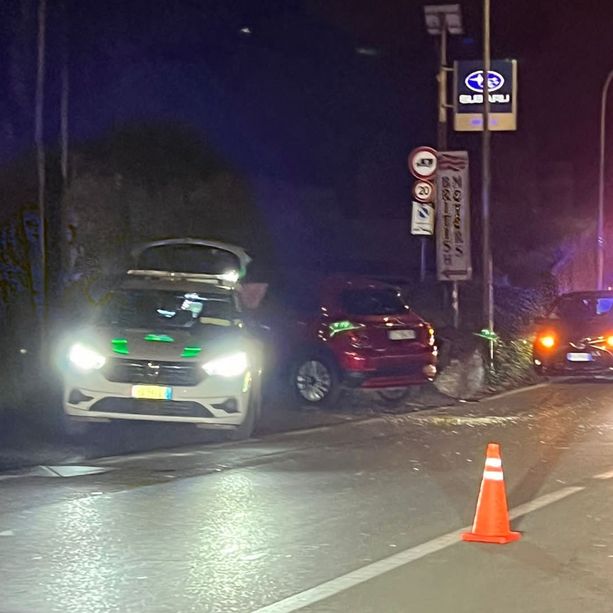 Scontro auto moto in via Gasparotto: soccorse due persone e forti disagi al traffico
