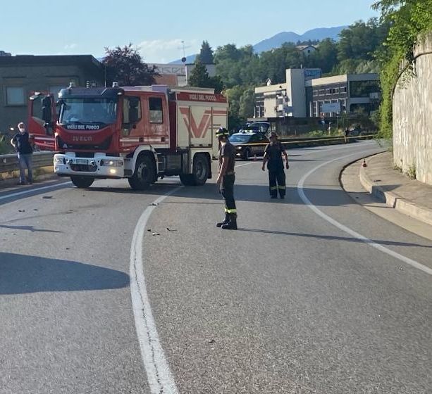 Operato nella notte il motociclista ferito ieri nell'incidente di via Peschiera