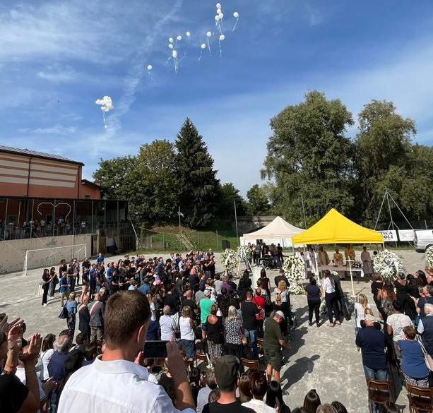 A Bisuschio l'addio a Christian: «La tua vita era un disegno bellissimo, ora tocca a noi concluderlo»