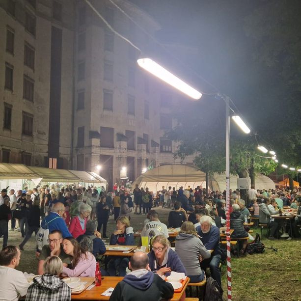FOTO - Unici (anche per lo spritz con polenta!) e inimitabili Alpini: si chiude oggi una Festa della Montagna da record