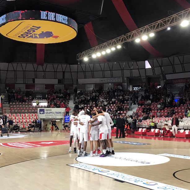 VARESE-TRENTO, la diretta. Intervallo: 44-42