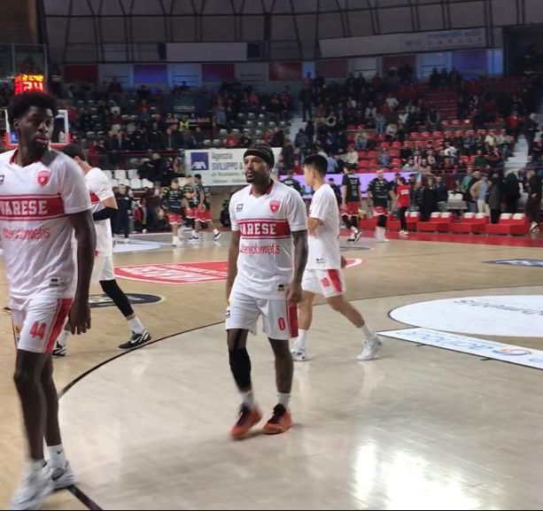 VARESE-MILANO, la diretta. È l'ora del derby, manca anche Messina tra i meneghini