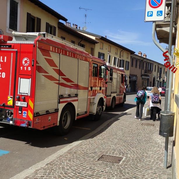 Tragedia sul lavoro alle porte del Varesotto: crolla il tetto, operaio di 36 anni precipita e muore