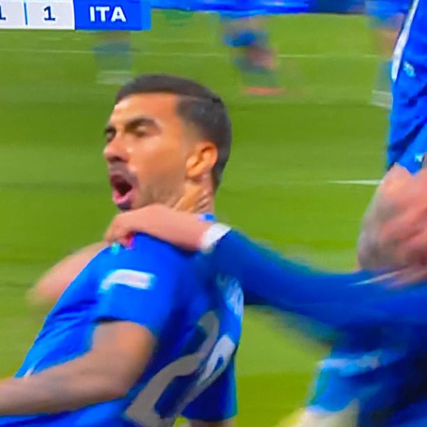 Dal &quot;ridicolo&quot; al &quot;miracolo&quot;: l'Italia fa l'Italia al 98'. Calafiori cavalca, Zaccagni la mette: sabato gli ottavi con la Svizzera