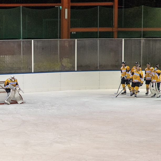 FOTO. Il botto dei Mastini: 5-0 al Merano in una notte magica dedicata al popolo giallonero e alla città