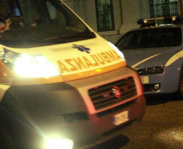 Rapinatore assalta tabaccheria con coltello a Busto: preso