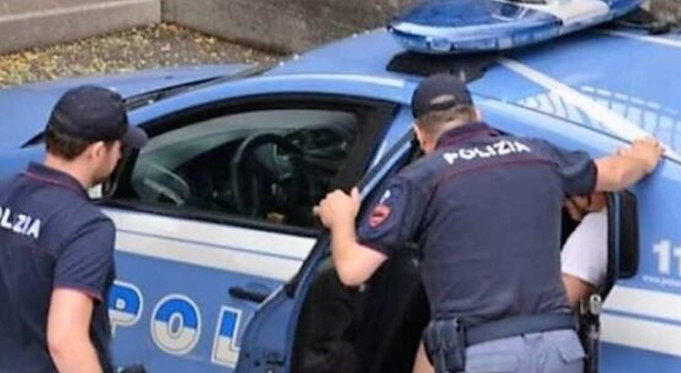 Botte in piazza Repubblica: diciannovenne finisce all'ospedale