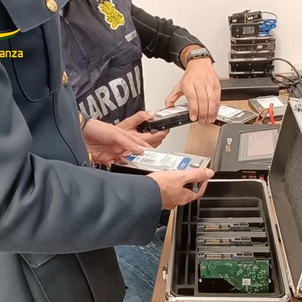 Frodi fiscali e riciclaggio aggravati dal metodo mafioso: maxi operazione della Finanza tra Varese, Milano e Palermo