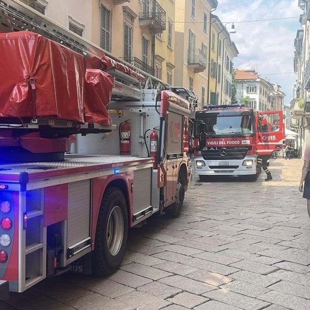 Principio di incendio in un negozio di corso Matteotti. In centro arrivano i vigili del fuoco