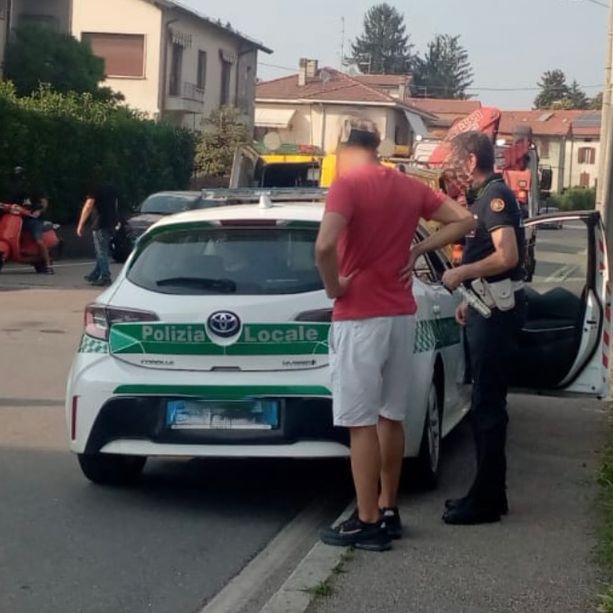 Scontro tra un'auto e una moto alle Bustecche: un ferito grave