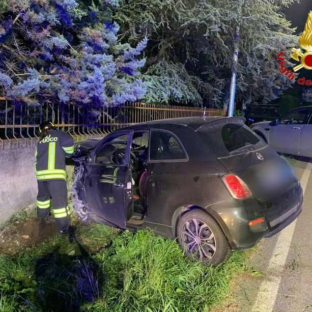 Esce di strada e si schianta contro un muro: giovane di 27 anni ferito sulla statale 394