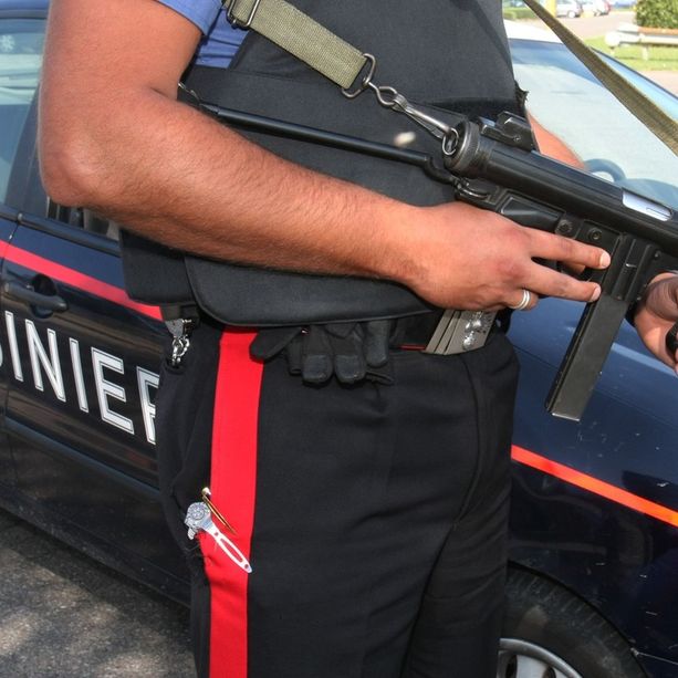 Padre, madre e figlio dodicenne uccisi in casa: sangue nell'alto Milanese