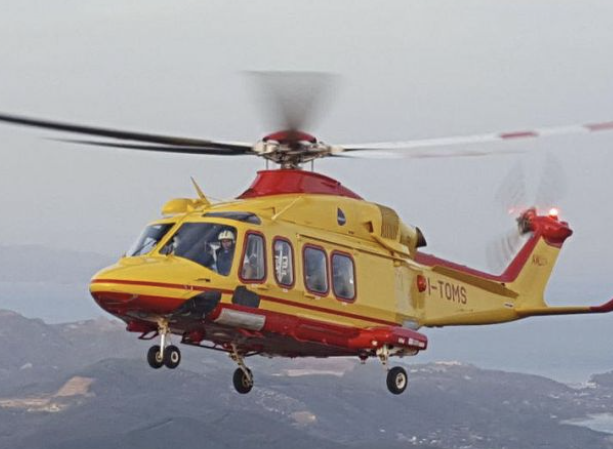 Scontro tra un'auto e una moto, paura per un diciottenne: in volo l'elisoccorso