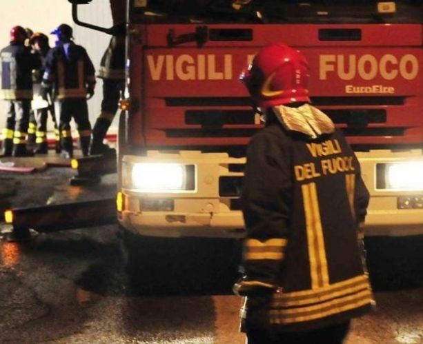 Fiamme nella notte in un appartamento di Busto: grave una persona disabile