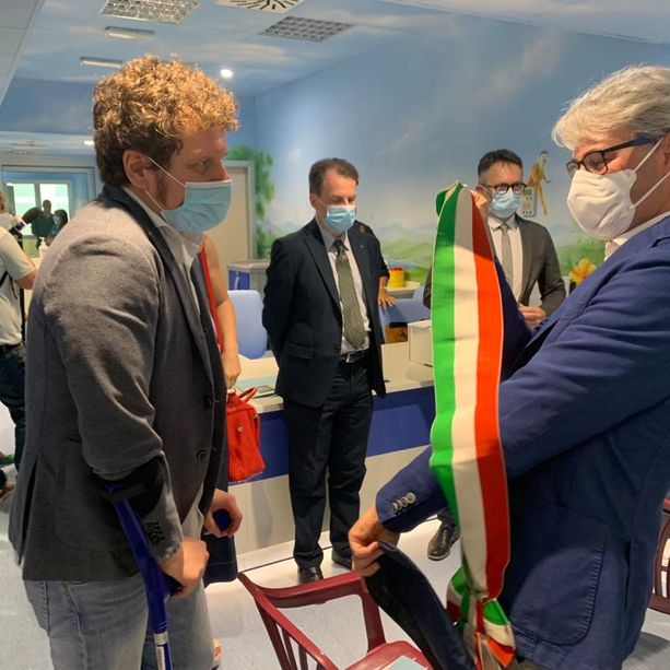 FOTO E VIDEO - Galimberti vs Bianchi, il primo round è fra sorrisi e battute: «Hai visto che ti abbiamo dato un piccolo vantaggio?»