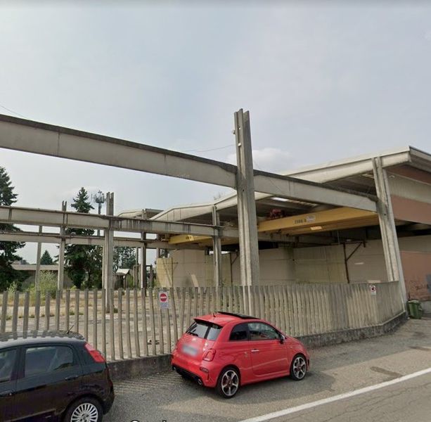 Operato il ragazzo precipitato da un capannone a Induno Olona: «Condizioni serie ma stabili»