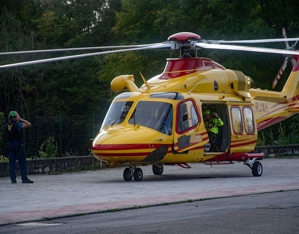 Cairate, incidente tra due auto lungo la Provinciale 12: tre feriti, uno è grave