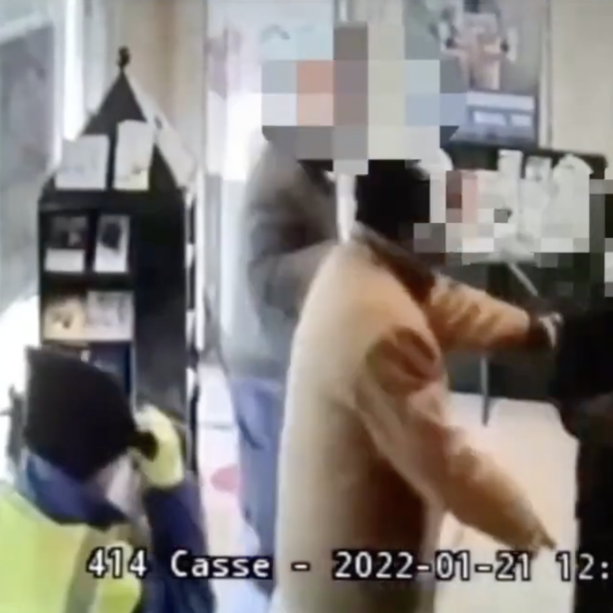 VIDEO. Solbiate Olona, rapinarono la banca armati di pistola e taglierino: cinque arresti