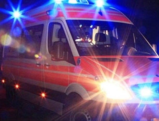 Schianto nella notte in Autolaghi: grave una ragazza di 24 anni, altri tre giovani feriti