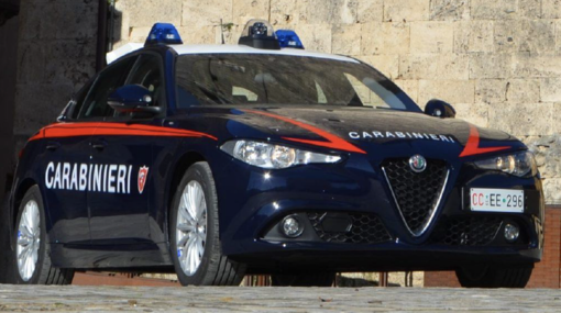 Arcisate, minaccia il vicino di casa con una motosega e un fucile: arrestato