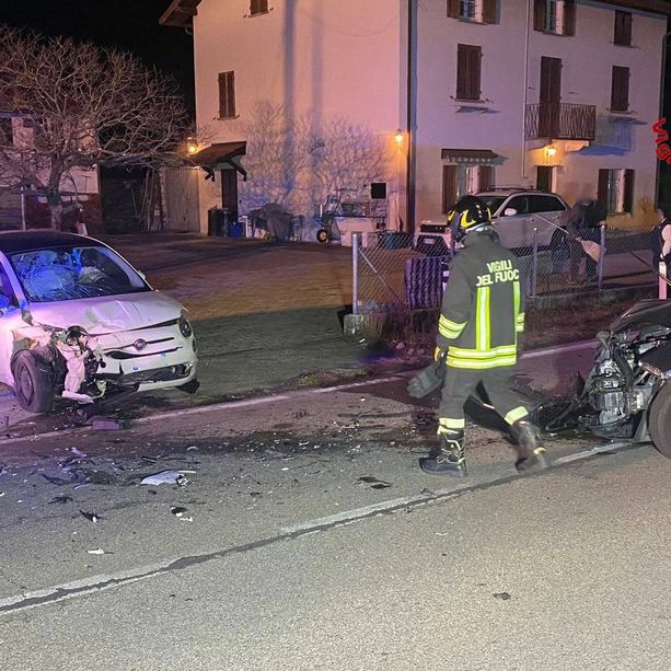 FOTO. Schianto frontale a Luino, due donne ferite. Una di loro è in gravi condizioni
