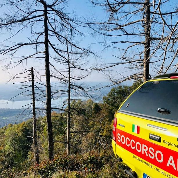 Valcuvia, escursionista ferita da una scarica di sassi in grotta: soccorso alpino in azione
