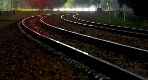 Uomo investito dal treno a Tradate: soccorsi in codice rosso e circolazione ferroviaria sospesa tra Malnate e Saronno