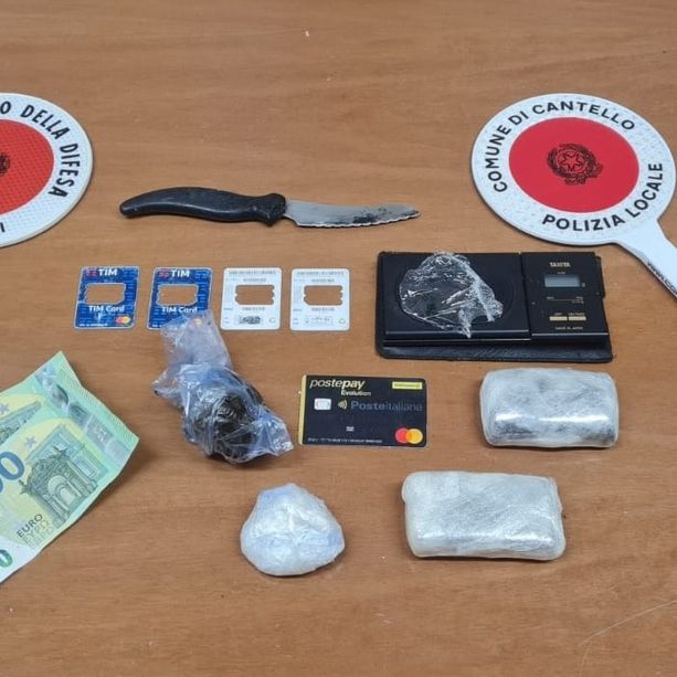 Operazione antispaccio a Cantello: sequestrate banconote, armi da taglio e schede telefoniche. «Segnale forte, ce lo chiedeva la cittadinanza»