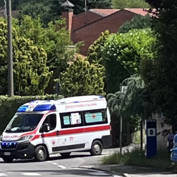 Ancora un incidente sul lavoro: 44enne precipita per otto metri dal tetto di un capannone a Casciago