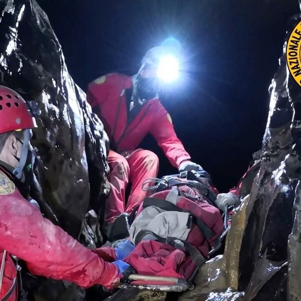 Speleologo ferito a cento metri di profondità alle Grotte di Remeron: interviene il Soccorso Alpino