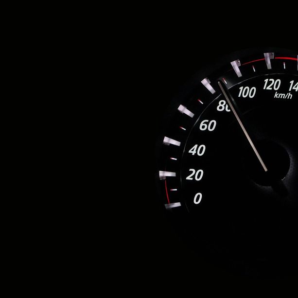 Finì con l'auto fuori strada a Capolago, giovane a processo per guida in stato di ebbrezza