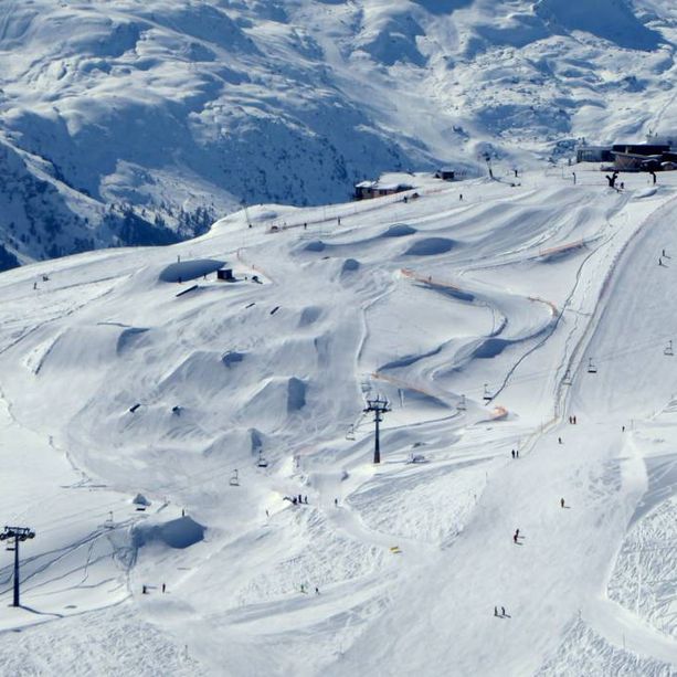 Un turista varesino da St.Moritz: «Tragico scontro sulle piste, la polizia cerca testimoni»