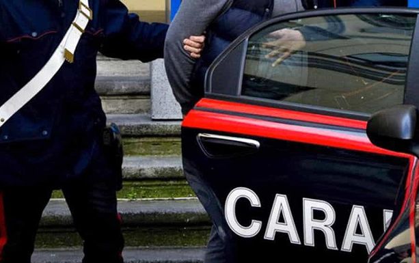 Varese, ruba un'auto e trascina il proprietario per strada: 29enne di Induno arrestato dai carabinieri