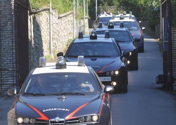 Spaccio di stupefacenti, blitz all'alba dei carabinieri di Saronno: nove arresti