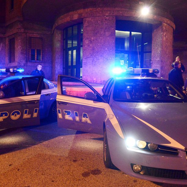 Viale Valganna, uomo a volto coperto e con pistola spianata rapina la tabaccheria e scappa in bici