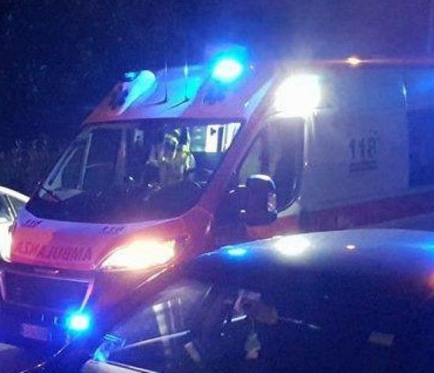 Notte di incidenti in Autolaghi: tre ventenni coinvolti in un ribaltamento