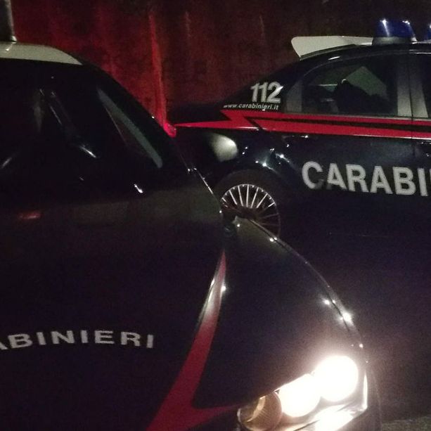 Notte di controlli dei carabinieri: ragazzo di Vergiate nei guai per spaccio, in stazione a Gallarate spunta un coltello