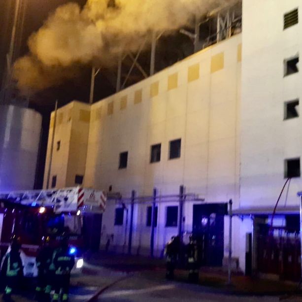 Una notte di fuoco a Busto Arsizio: fiamme all'Accam di via Arconate