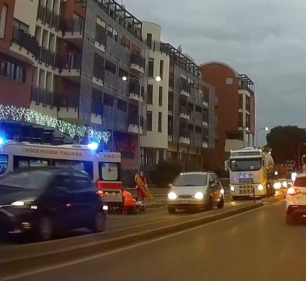 Pedone investito in viale Valganna, soccorsi in azione e traffico in tilt