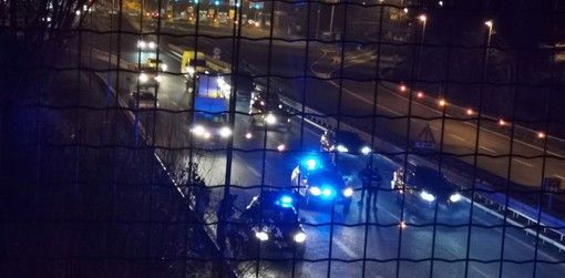 Si ribaltano con la macchina in Autolaghi: due giovani feriti nella notte tra Solbiate Arno e Cavaria