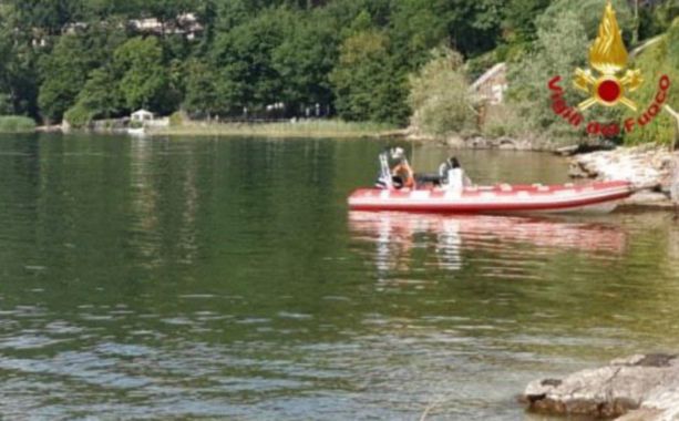 Si inabissa durante un bagno nel lago Maggiore: giovane annega a Ispra