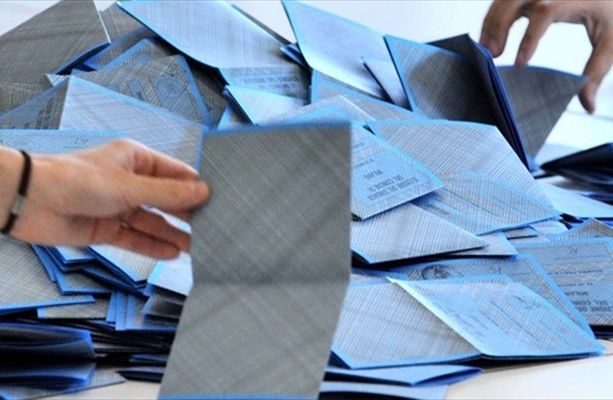 Varese, lunedì riunione (forse) decisiva del centrodestra sulla candidatura di Maroni e sulla questione liste